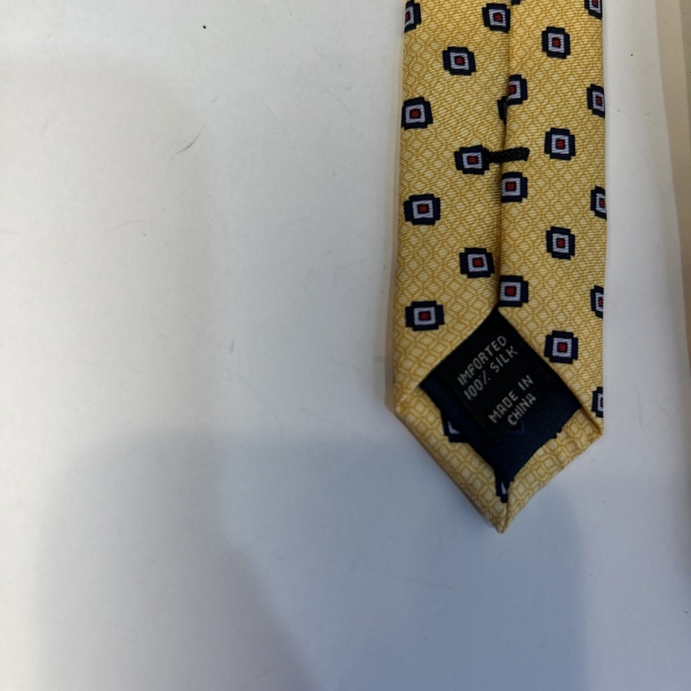 NWT JoS. A. Bank Yellow Geometric Design 100% Silk‎ Tie With Tags $59.50 MSRP - Picture 3 of 5